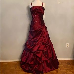 Elegant Montage by Mon Cheri gown, Wine, Size 12